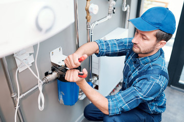 Why It’s Best to Call an Emergency Plumber